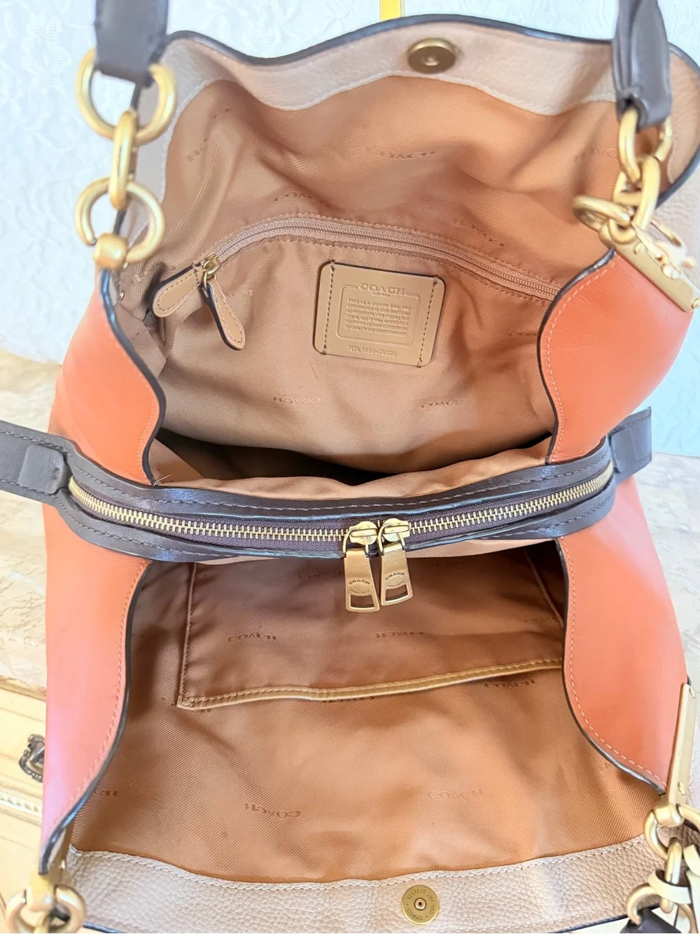 COACH DALTON 31 color block shoulder bag